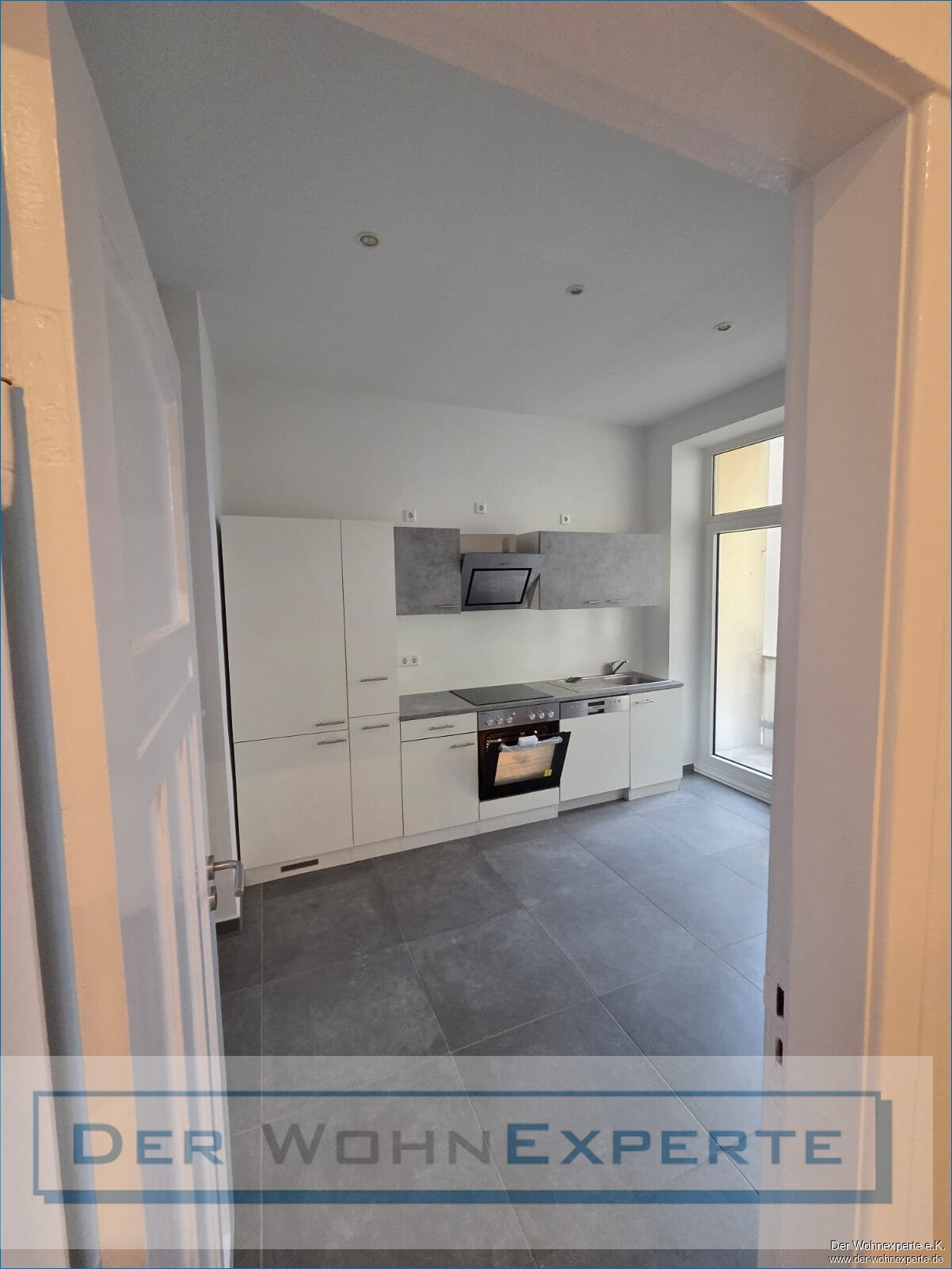 Renovierte 3 Zimmer Wohnung mit Balkon in zentraler Lage