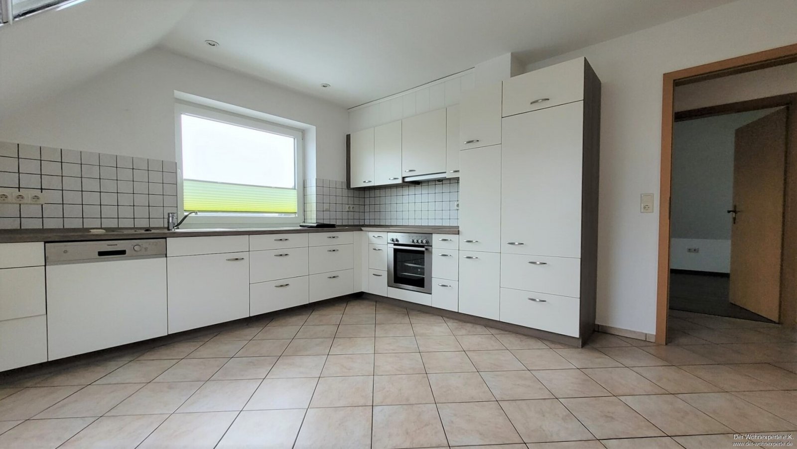 Geräumige 4-Zimmer Dachgeschosswohnung mit eigenem Garten in Wanderup