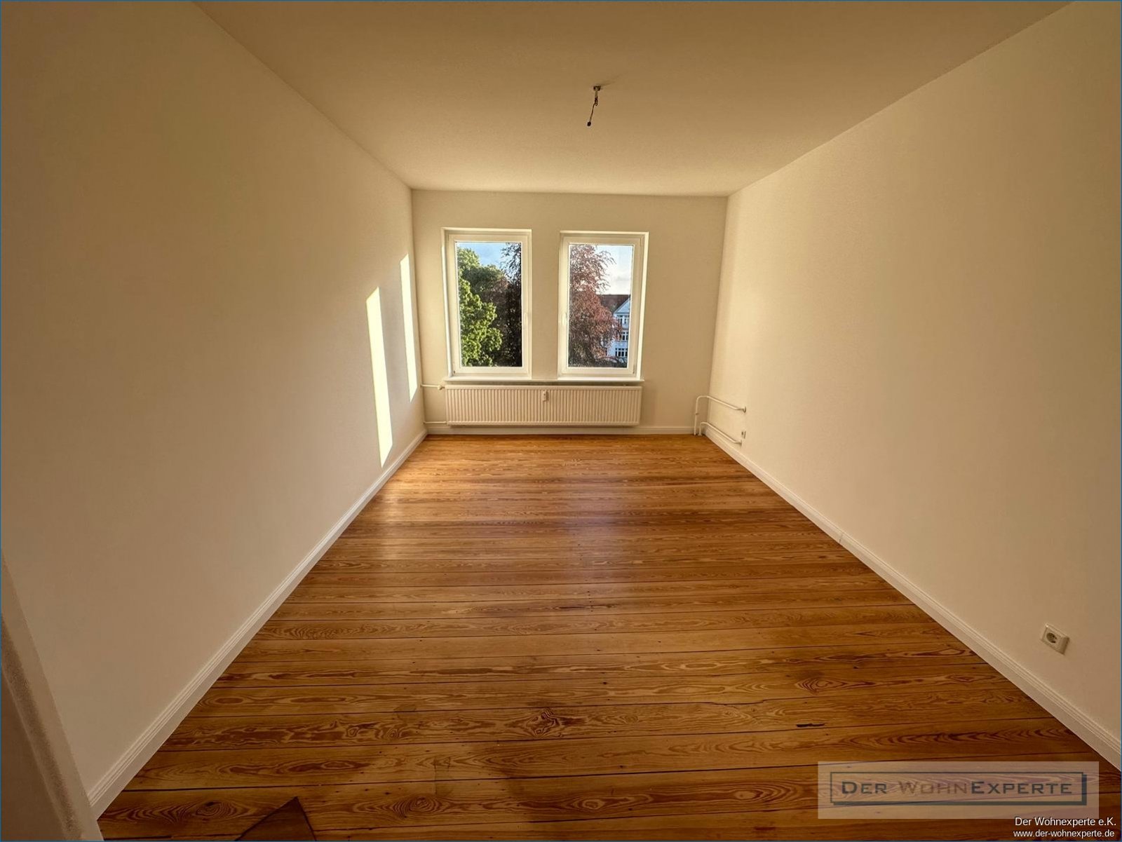 Frisch sanierte Altbauwohnung mit 2 Balkonen
