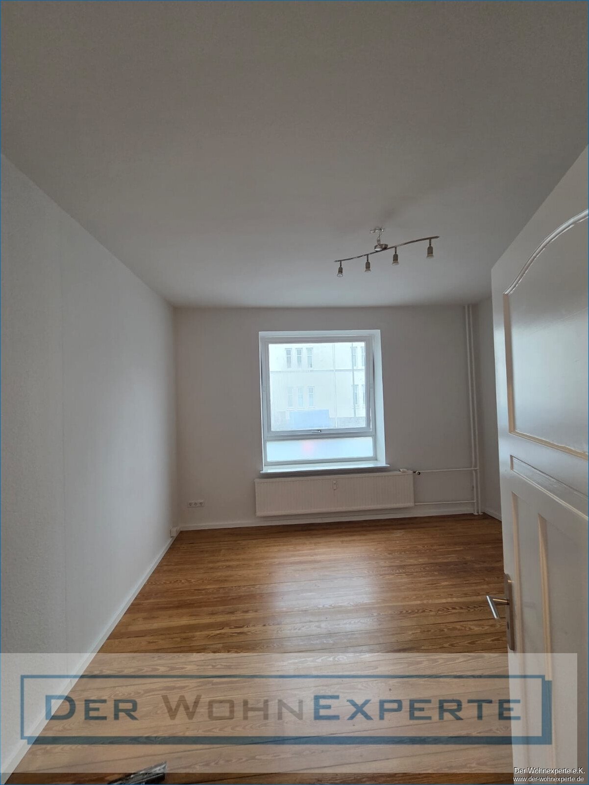 Kernsanierte 3 Zimmer-Erdgeschosswohnung mit Balkon