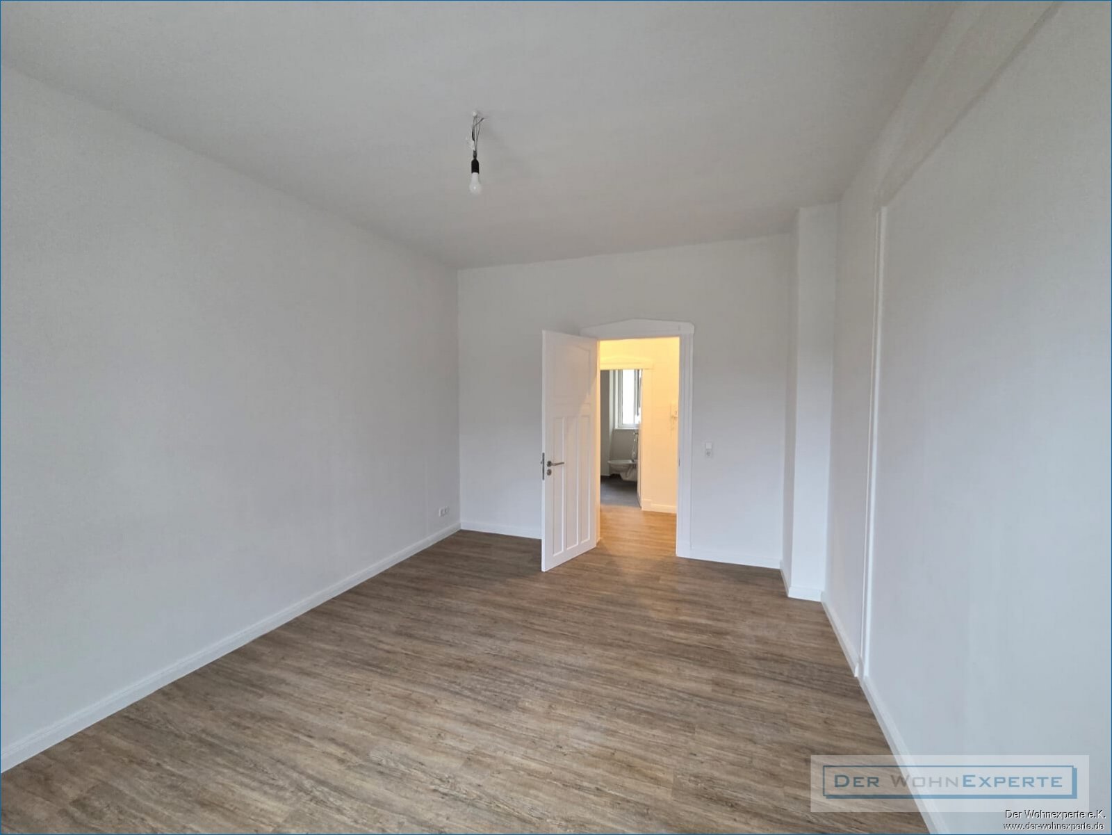 Renovierte 3 Zimmer Wohnung mit Balkon in zentraler Lage