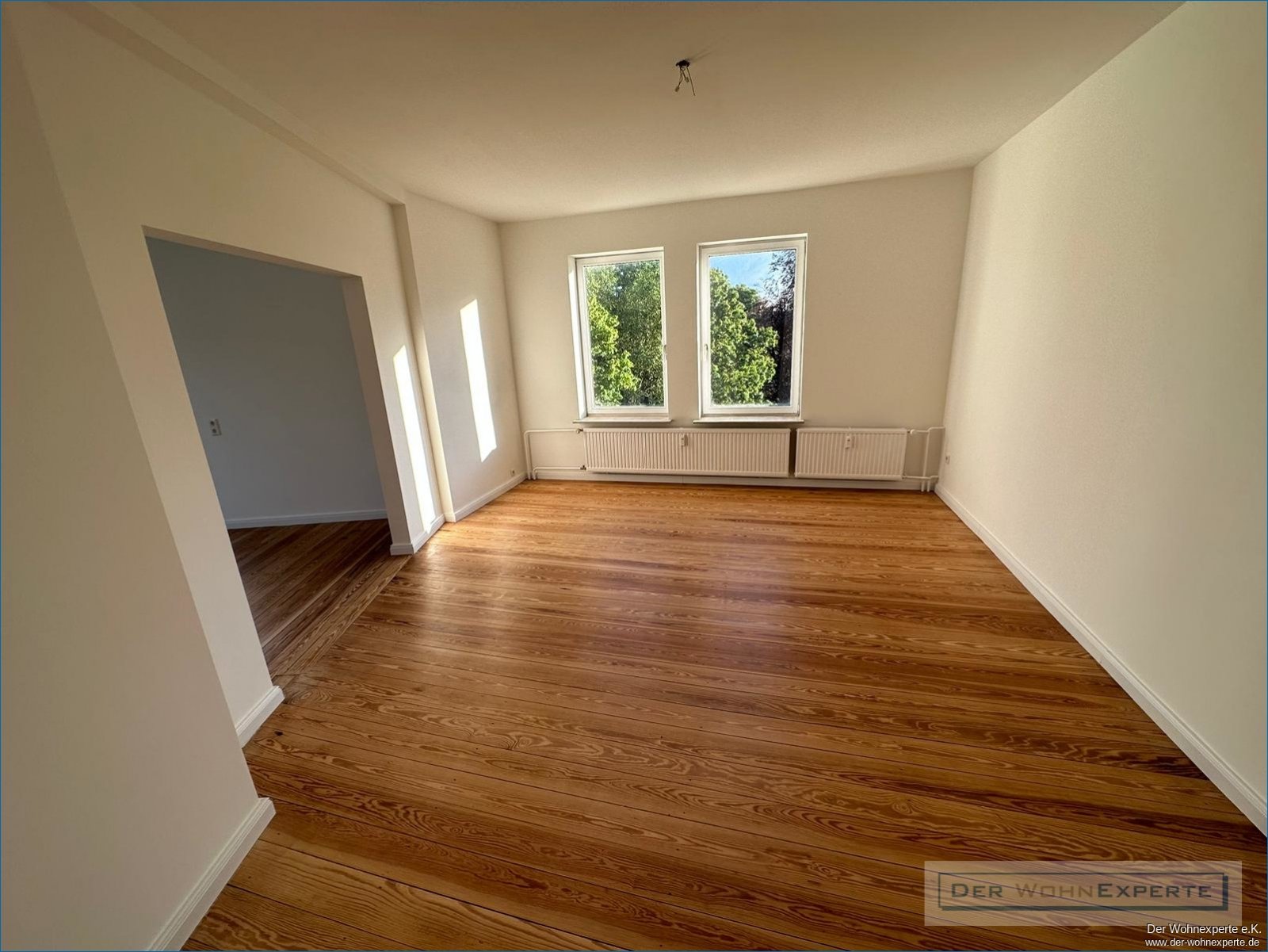 Frisch sanierte Altbauwohnung mit 2 Balkonen