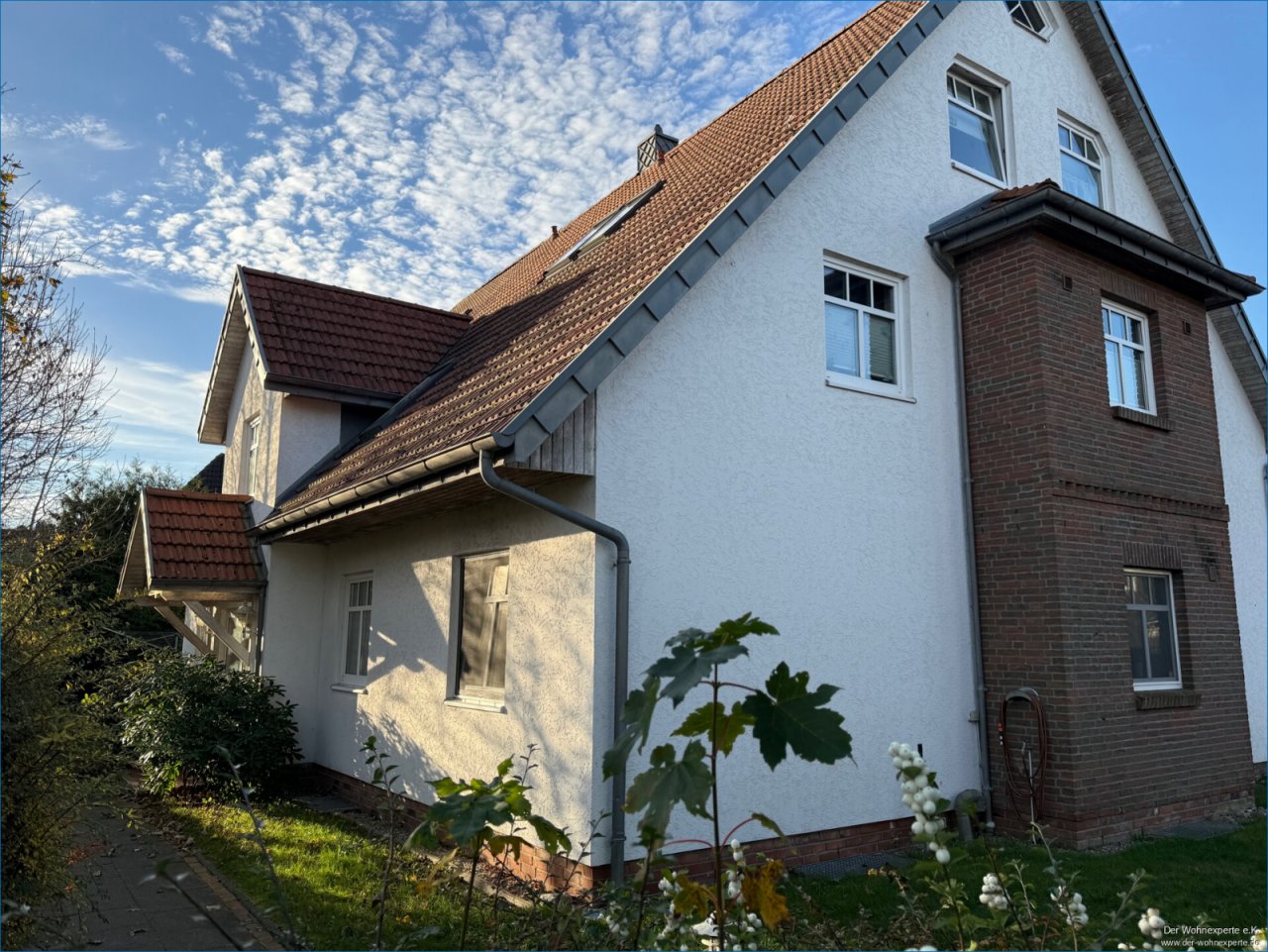 Eingang mit Giebel Eingang mit Giebel