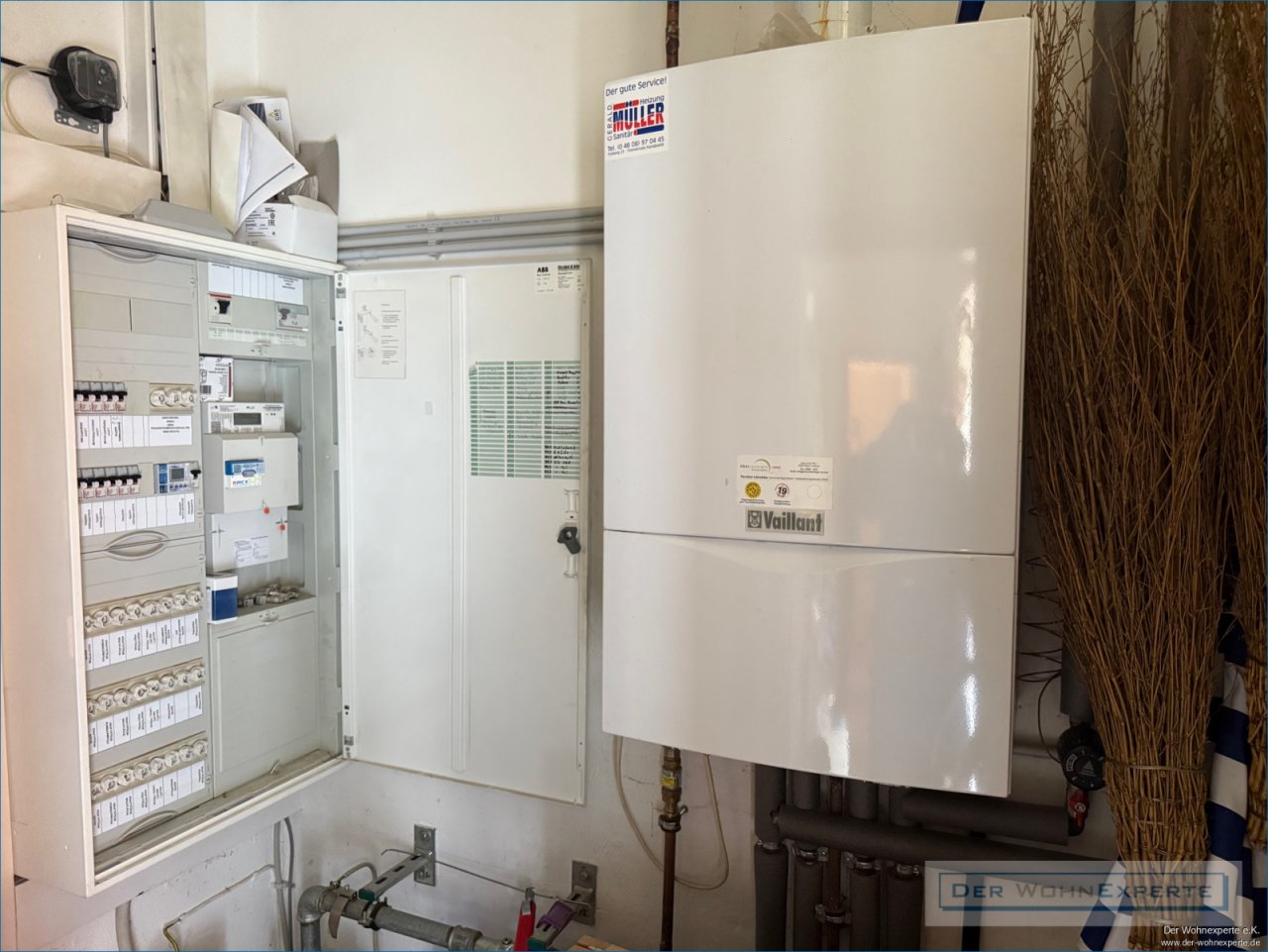Heizungsanlage und Sicherungskasten Heizungsanlage und Sicherungskasten
